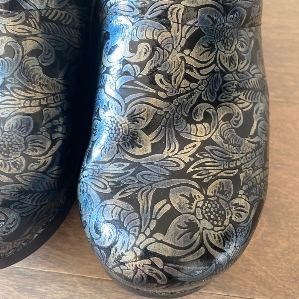 Dansko tooled embrossed floral black blue metallic professional woman’s … - Picture 8 of 12